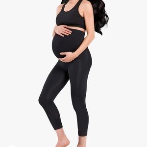 Maternity Capri leggings XXL NWT